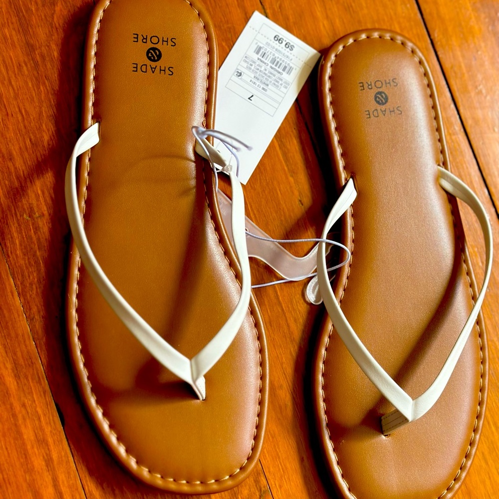 Shade Shore flip flops NWT